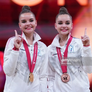 Arina and Dina Averins❤️💙 ✔