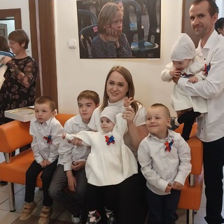 Мама Юля и 8 детей